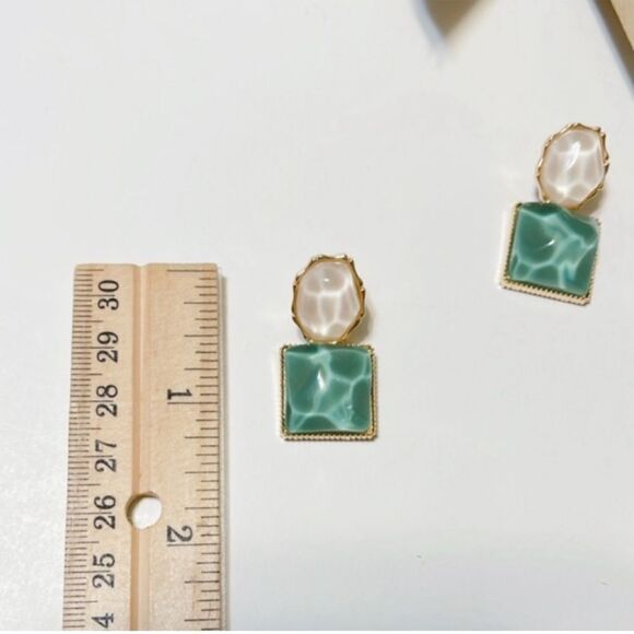 Anthro geo shape in green #91 - Picture 3 of 6